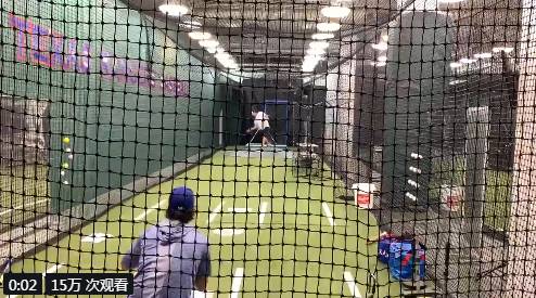 开云体育下载入口-媒体调侃诺维茨基投掷棒球：你还是跳投比较帅