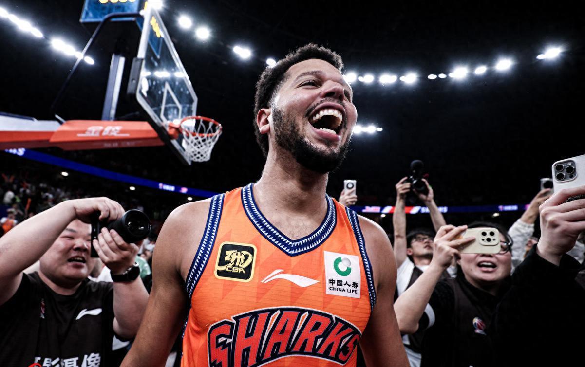 开云体育下载官网-辽篮12人名单重排！赵继伟搭档3外援，1个短板暴露，弃用李虎翼