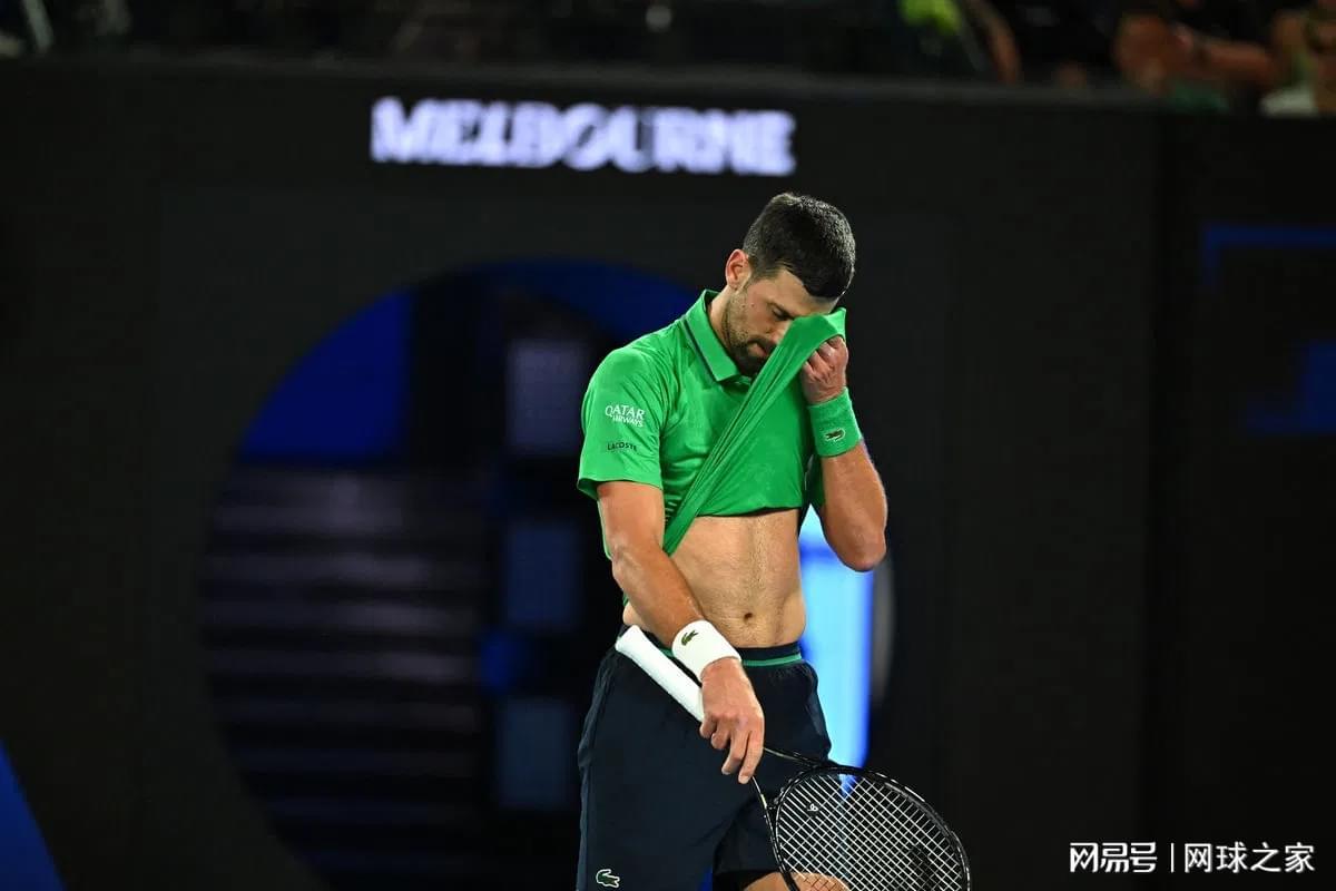 开云体育下载APP-德约泄愤险些击中球童，主裁网开一面才避免被再次判负