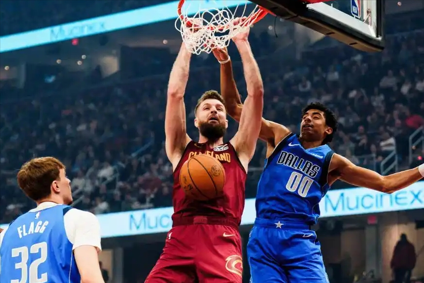 开云体育下载APP-首秀24+8+6记三分！“黑八”功臣&amp;amp;6400万先生，哈登超级帮手来了